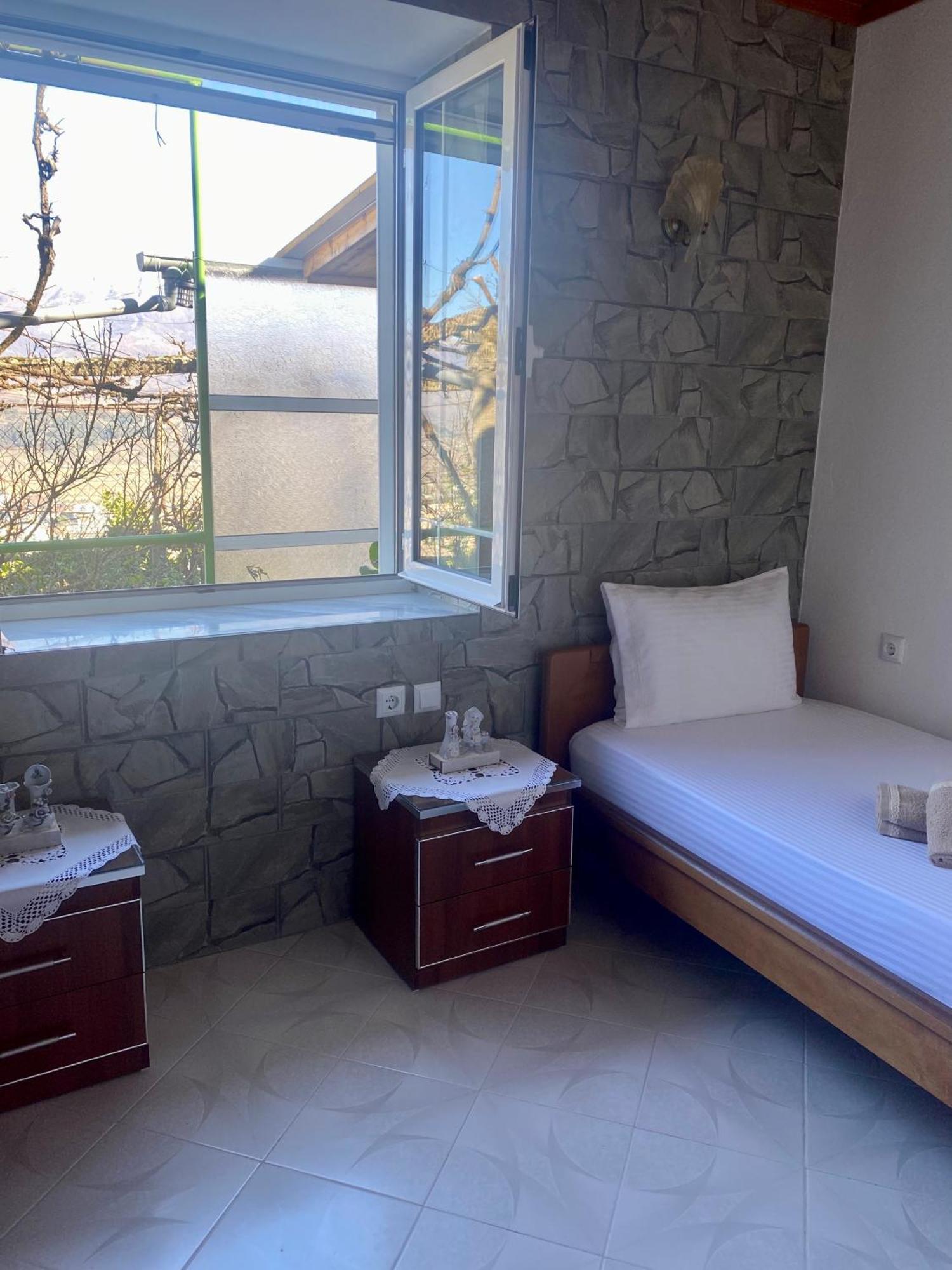 Panoramic View Guest House Gjirokastër Esterno foto