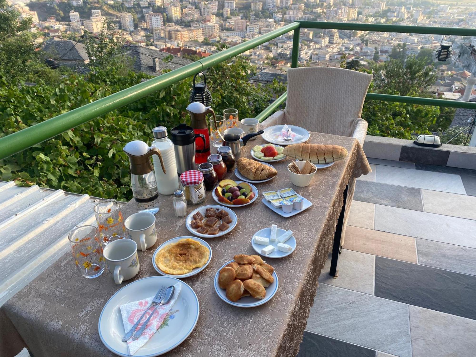 Panoramic View Guest House Gjirokastër Esterno foto