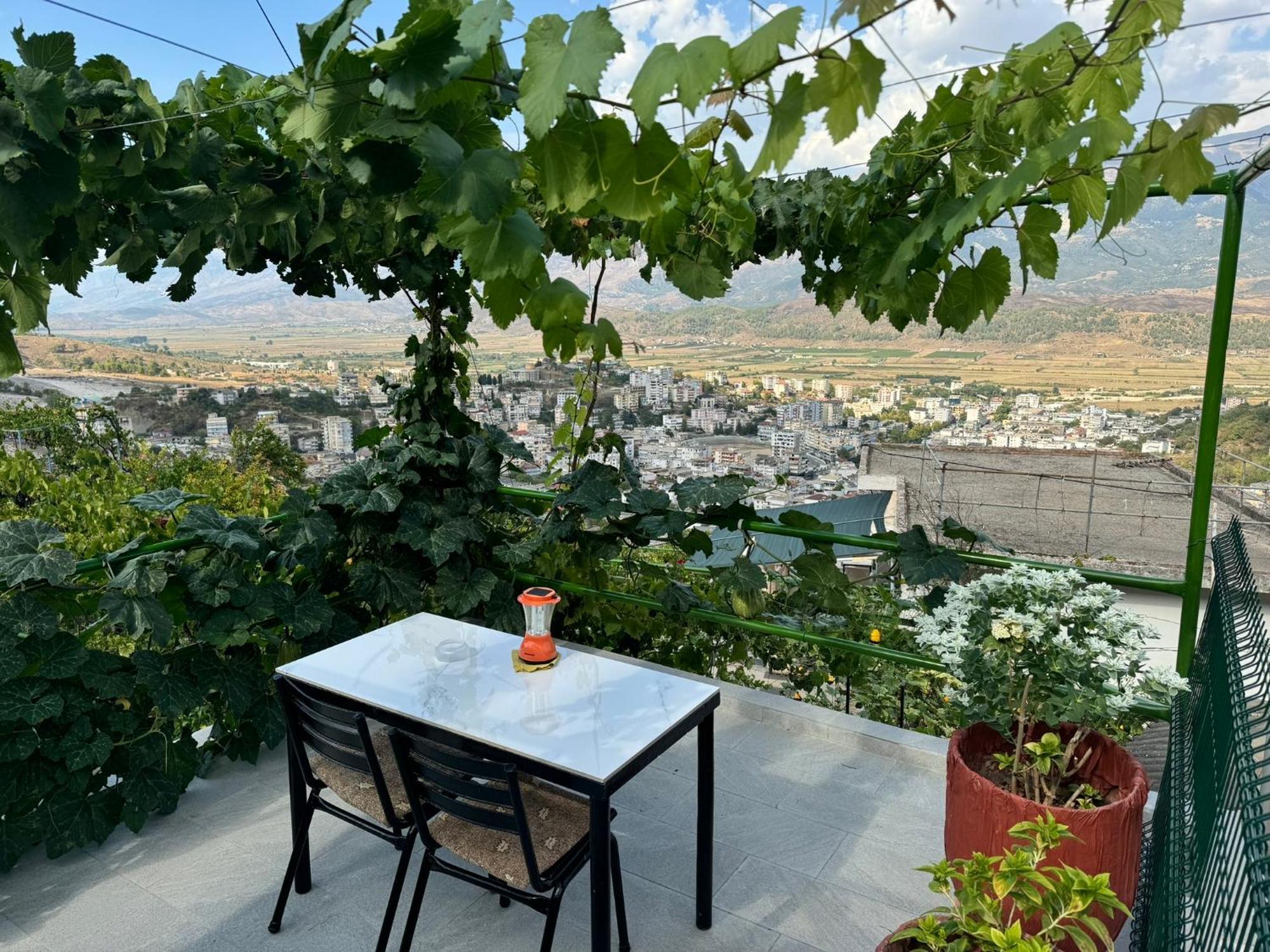Panoramic View Guest House Gjirokastër Esterno foto